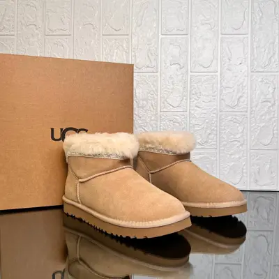 Classic Ultra Mini Taslyn snow boots